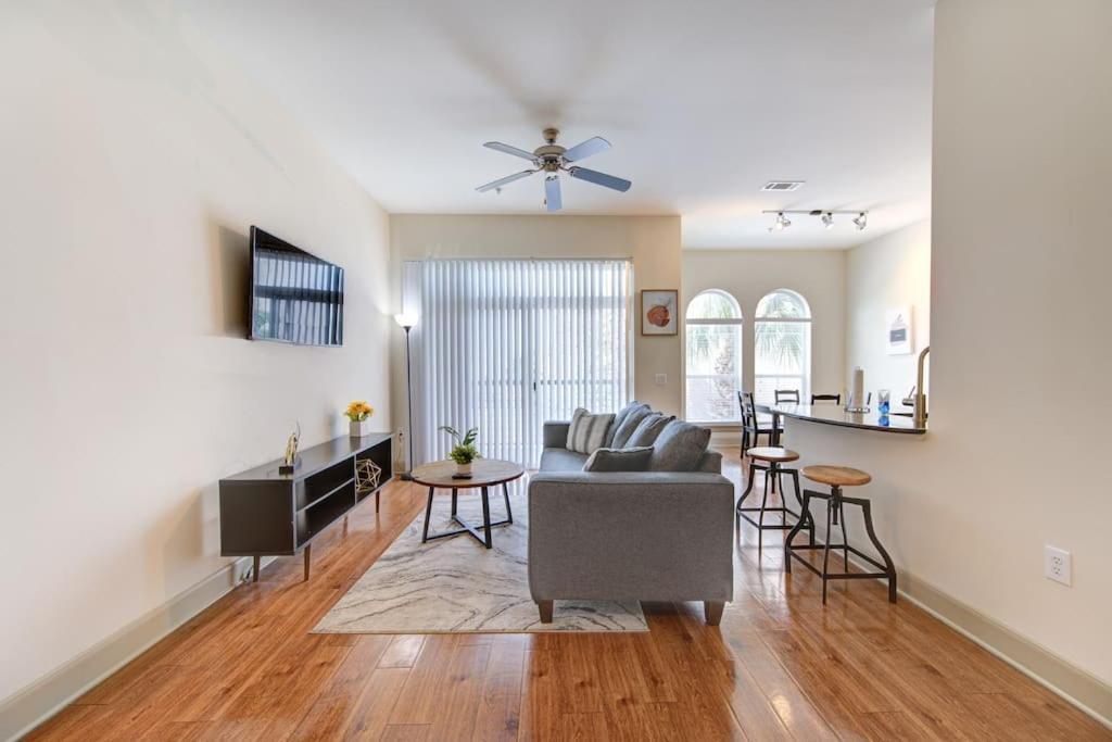 Luxe With Pool, Gym, Wi-fi, Pets Allowed *
