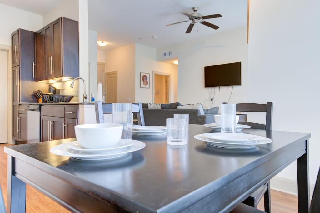 Luxe With Pool, Gym, Wi-fi, Pets Allowed