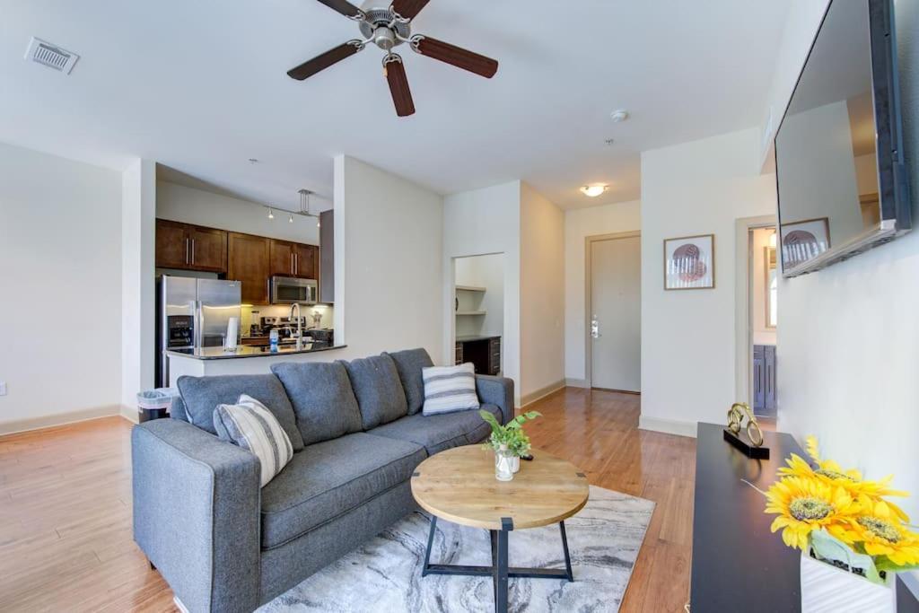 Luxe With Pool, Gym, Wi-fi, Pets Allowed Houston