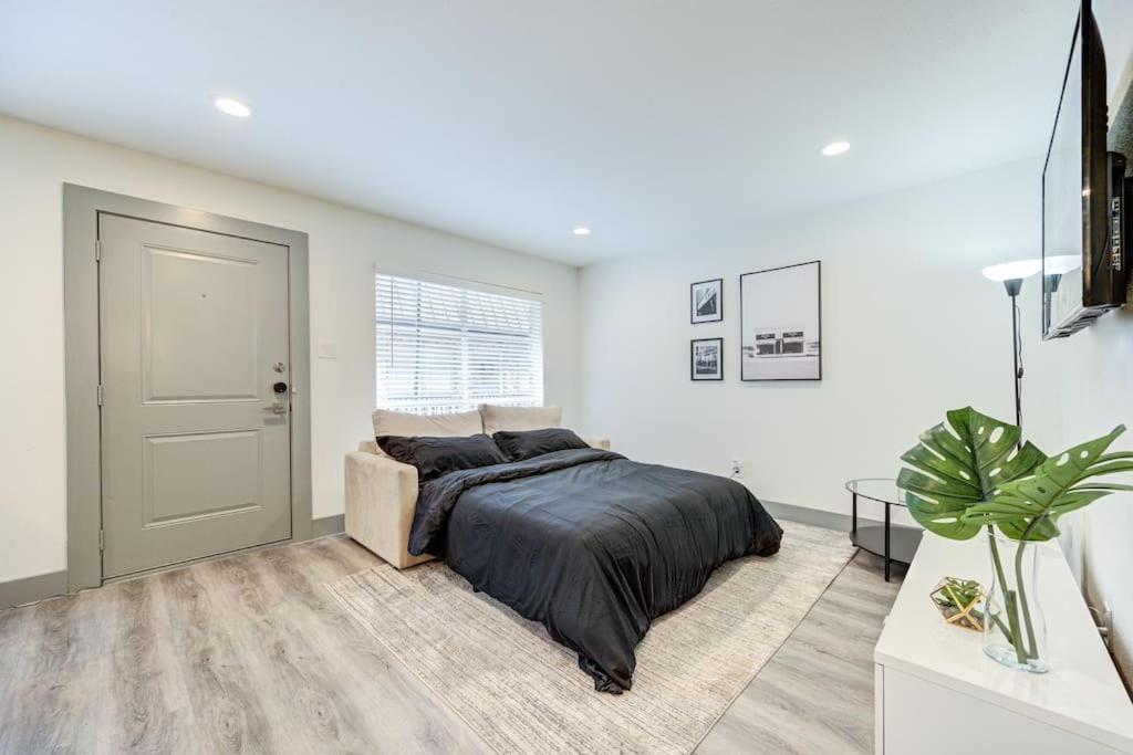 Apartment Perfect With King Bed, Free Parking, Free Wi-fi *
