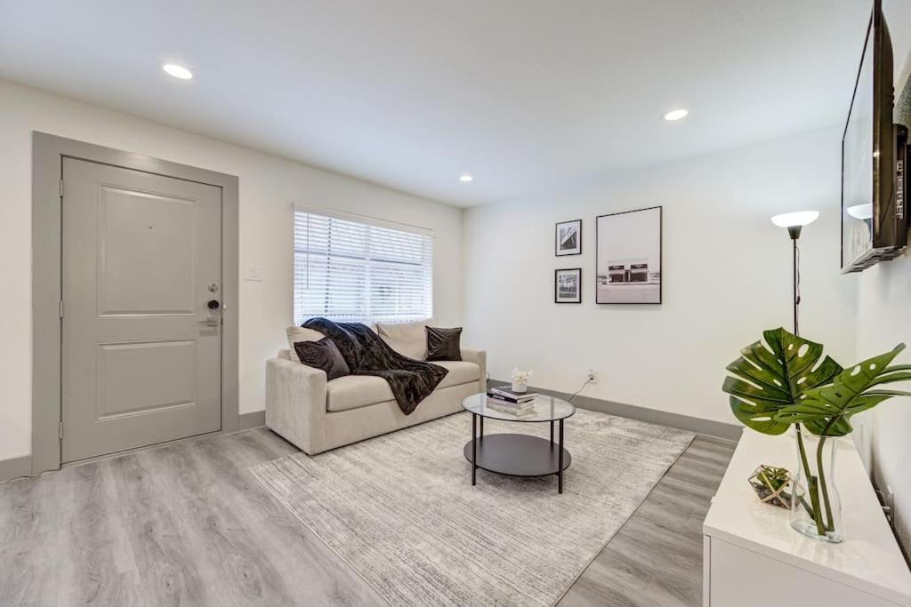 Apartment Perfect With King Bed, Free Parking, Free Wi-fi