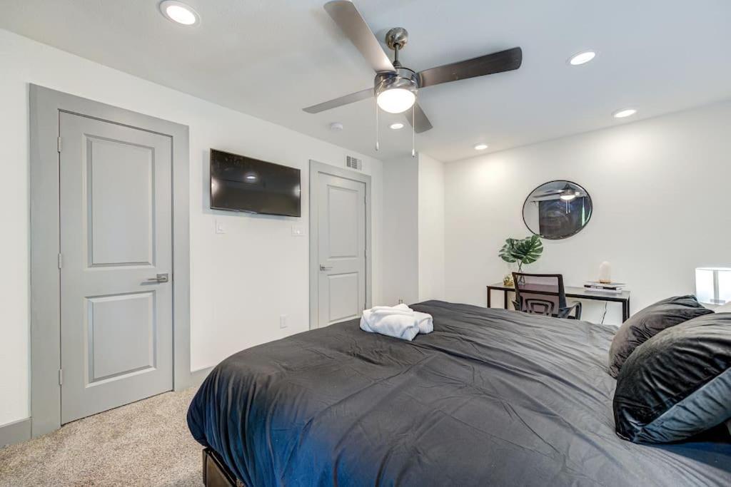 Apartment Perfect With King Bed, Free Parking, Free Wi-fi Houston