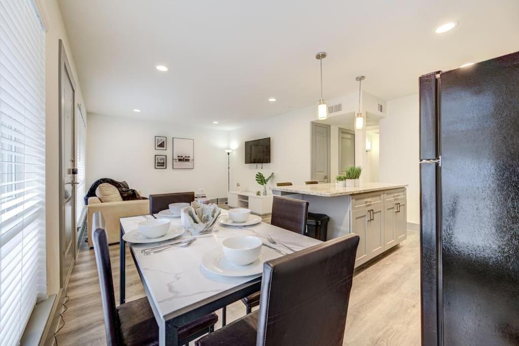 Apartment Perfect With King Bed, Free Parking, Free Wi-fi Houston