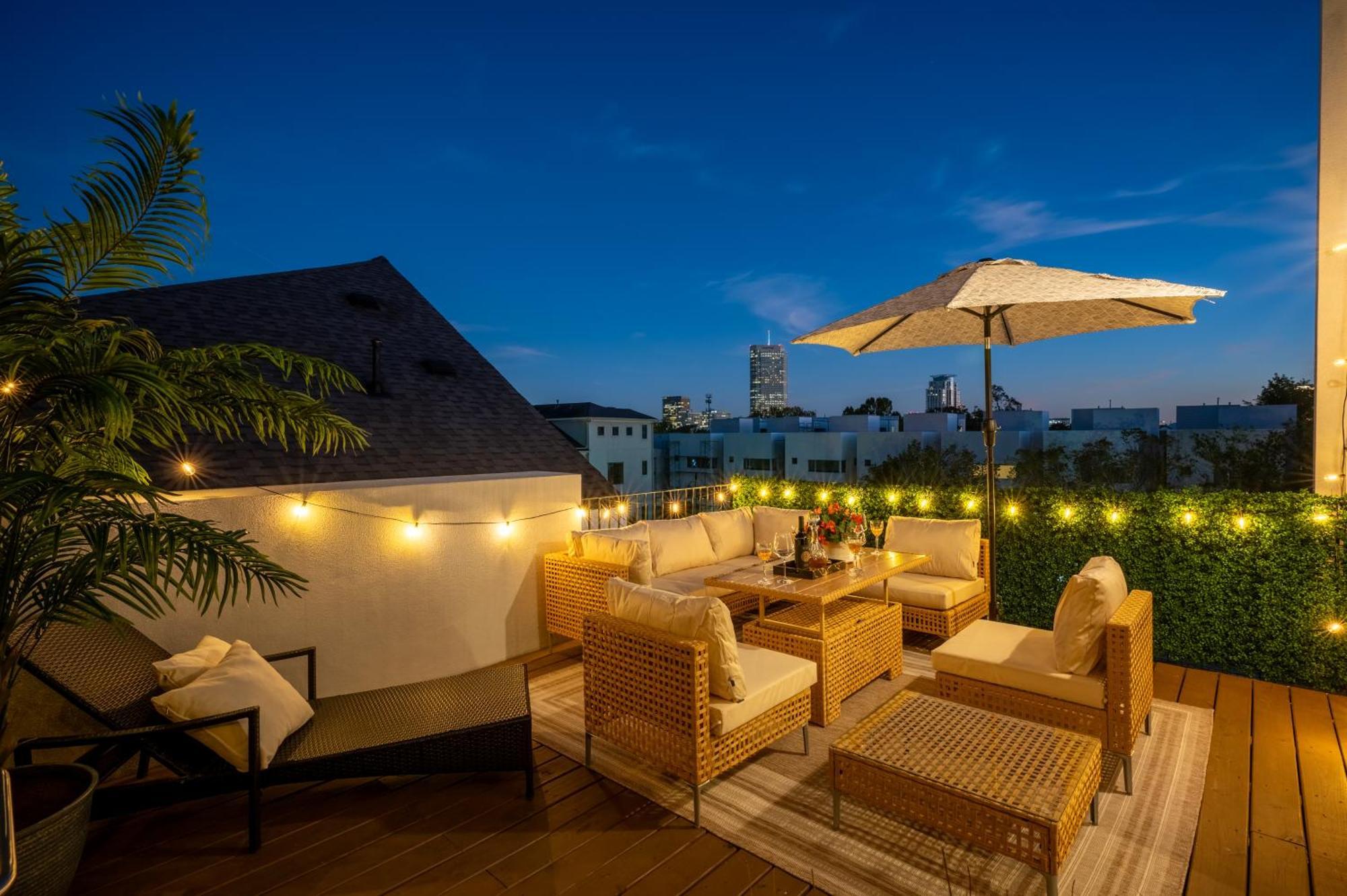 Luxurious Escape Spacious Layout Sleeps 10 With Bbq & Private Rooftop & Mini Gym - Mins To Downtown Houston