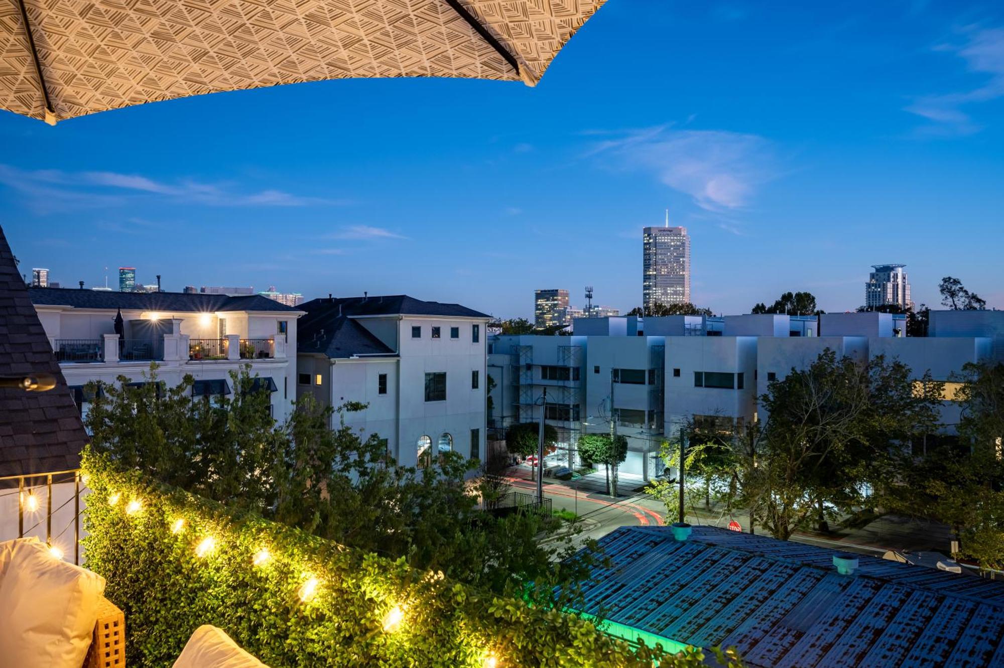 Luxurious Escape Spacious Layout Sleeps 10 With Bbq & Private Rooftop & Mini Gym - Mins To Downtown