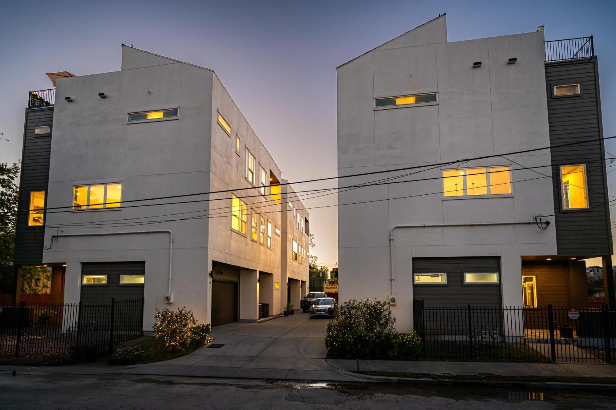 Luxurious Escape Spacious Layout Sleeps 10 With Bbq & Private Rooftop & Mini Gym - Mins To Downtown Houston