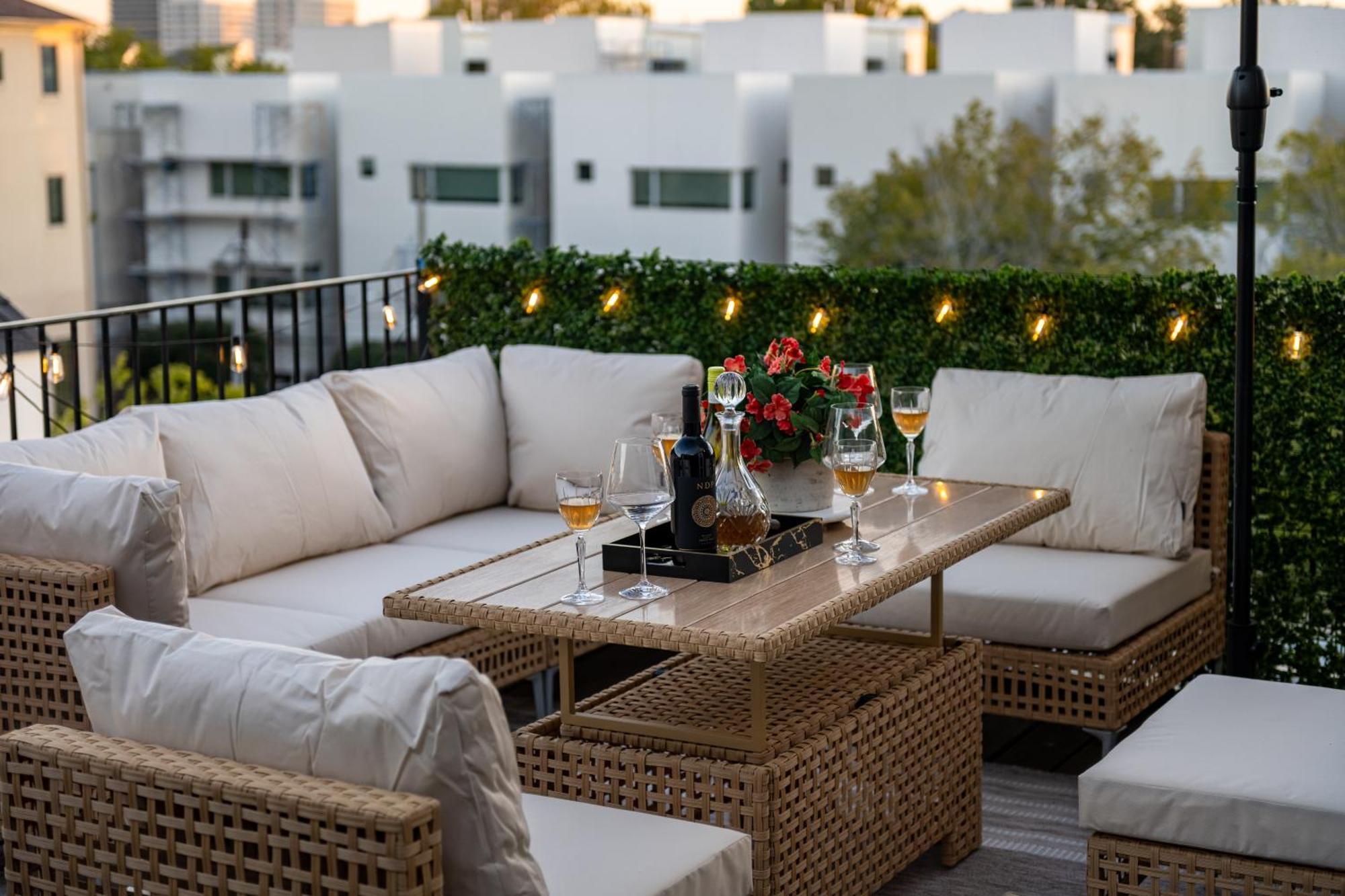Luxurious Escape Spacious Layout Sleeps 10 With Bbq & Private Rooftop & Mini Gym - Mins To Downtown