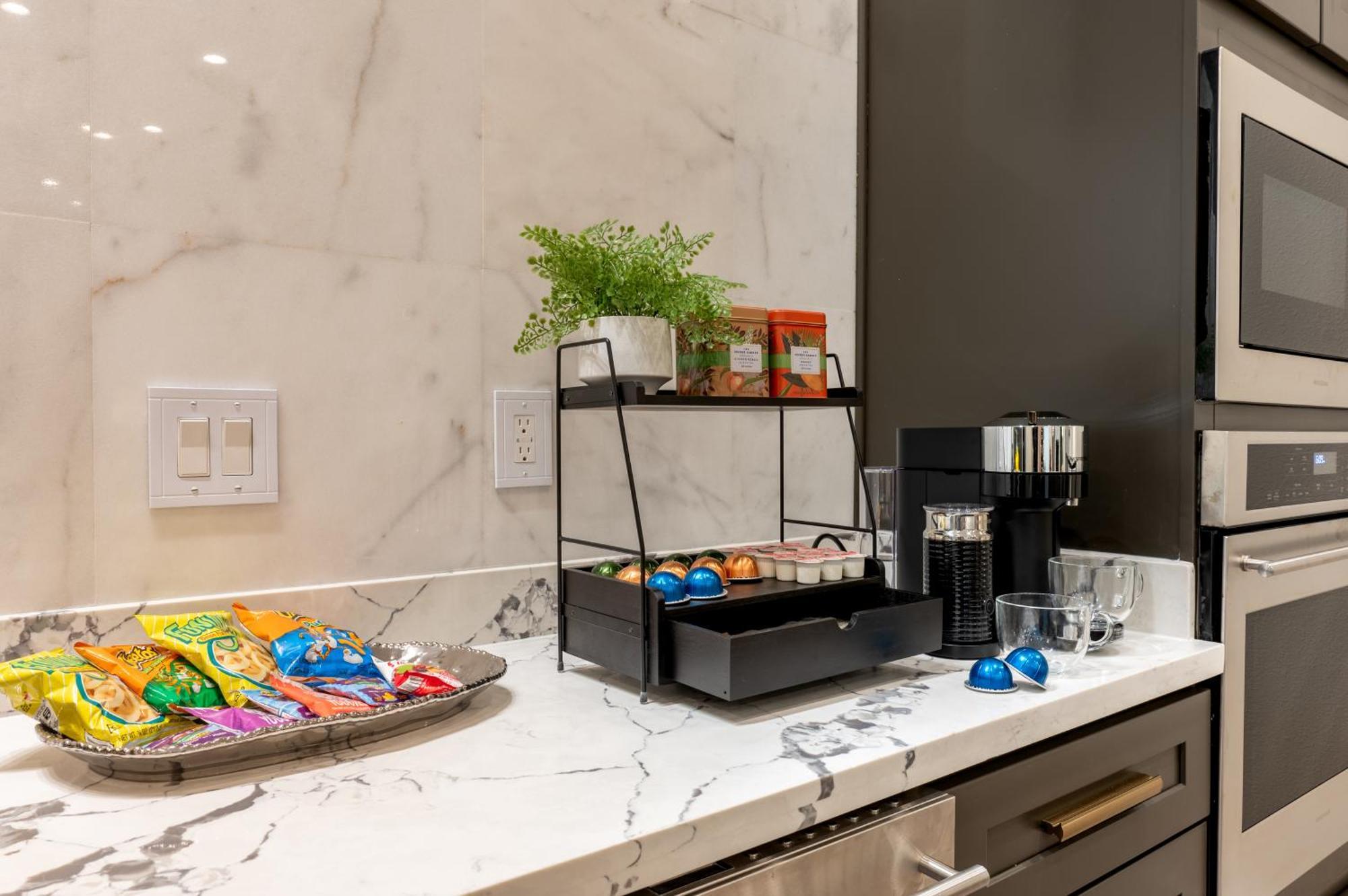 Luxurious Escape Spacious Layout Sleeps 10 With Bbq & Private Rooftop & Mini Gym - Mins To Downtown * Houston