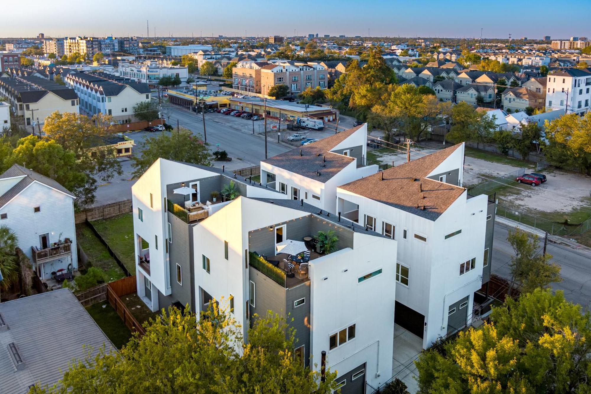 Luxury Finishes Sleeps 10 Spacious Layout Private Rooftop & Bbq & Mini Gym - Close To Everything