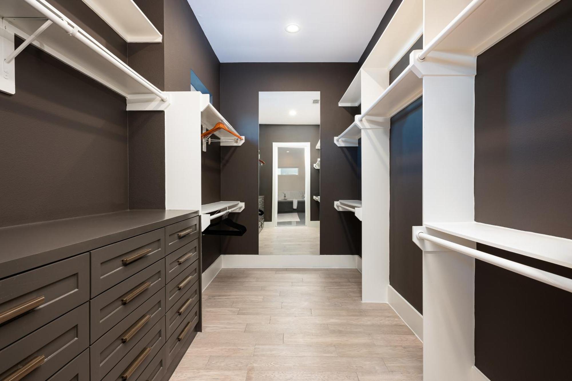 Luxury Finishes Sleeps 10 Spacious Layout Private Rooftop & Bbq & Mini Gym - Close To Everything Holiday home *