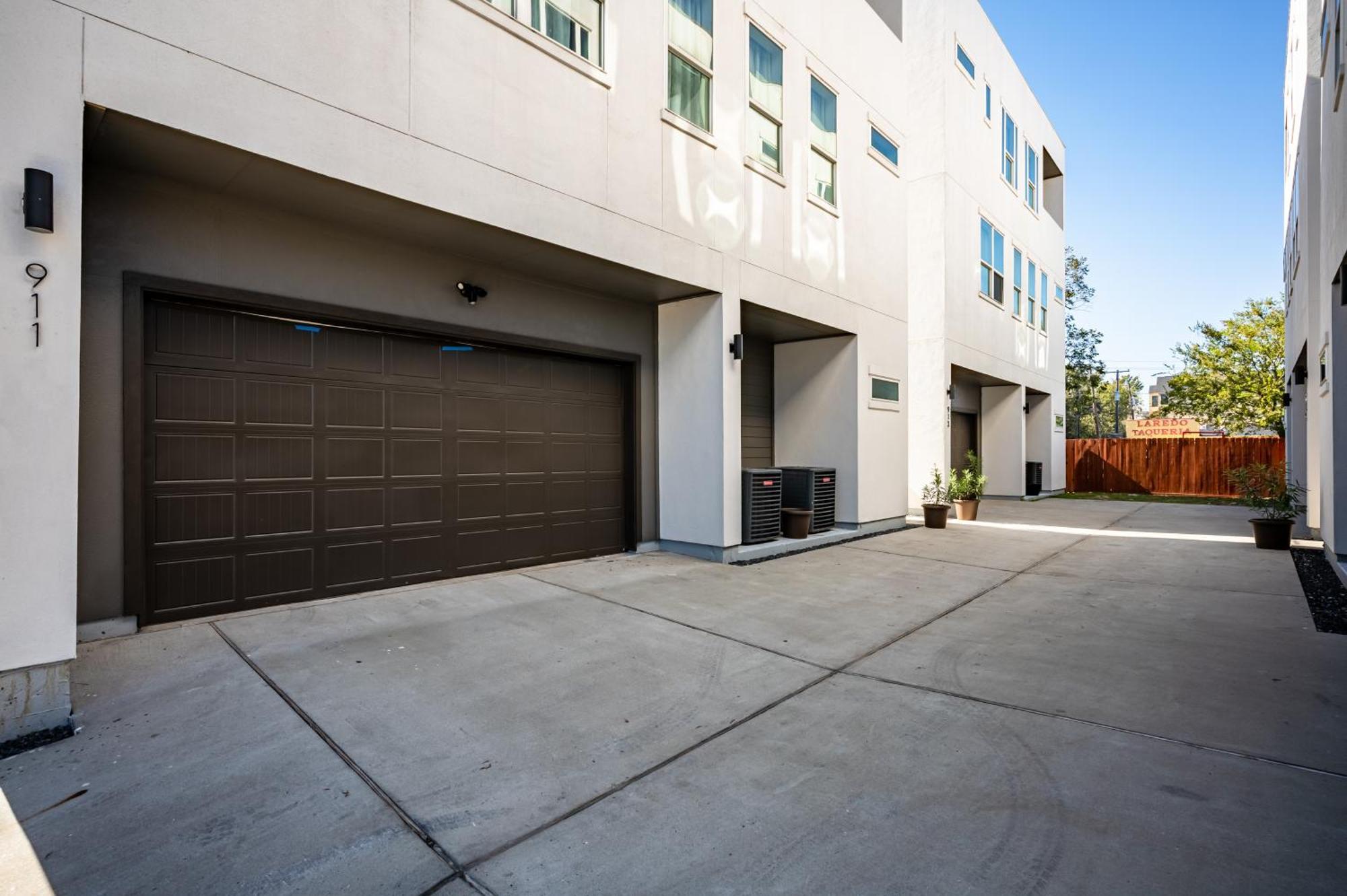 Luxury Finishes Sleeps 10 Spacious Layout Private Rooftop & Bbq & Mini Gym - Close To Everything Houston