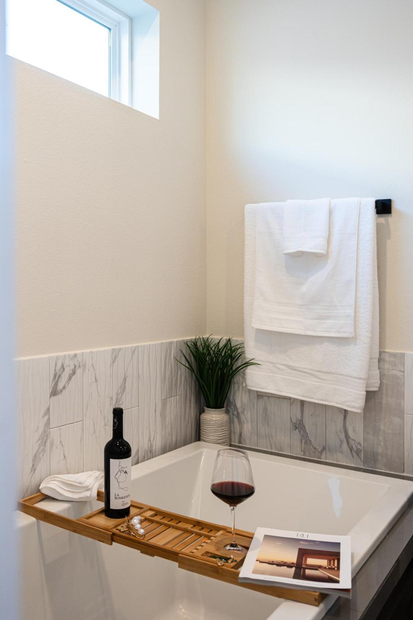 Luxury Finishes Sleeps 10 Spacious Layout Private Rooftop & Bbq & Mini Gym - Close To Everything * Houston