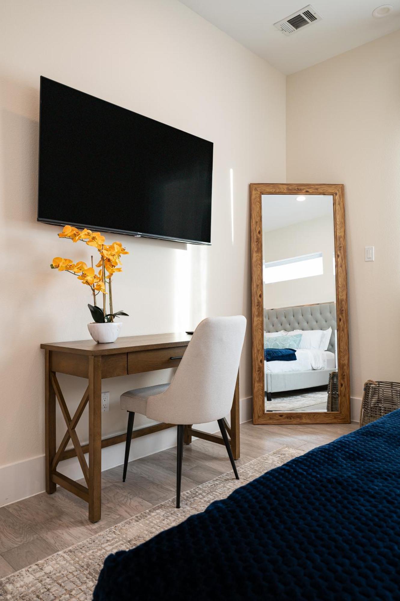 Luxury Finishes Sleeps 10 Spacious Layout Private Rooftop & Bbq & Mini Gym - Close To Everything