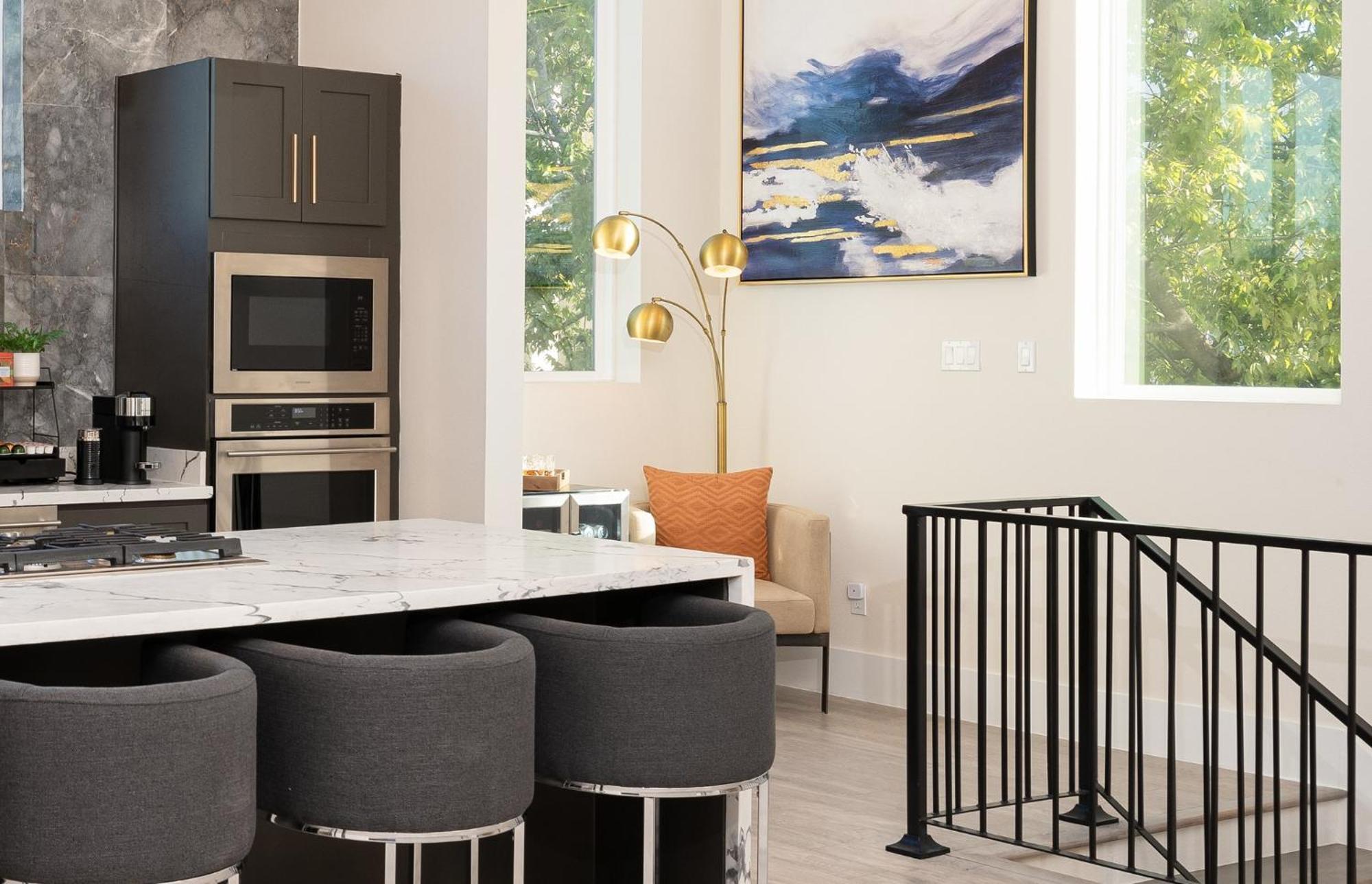 Holiday home Luxury Finishes Sleeps 10 Spacious Layout Private Rooftop & Bbq & Mini Gym - Close To Everything