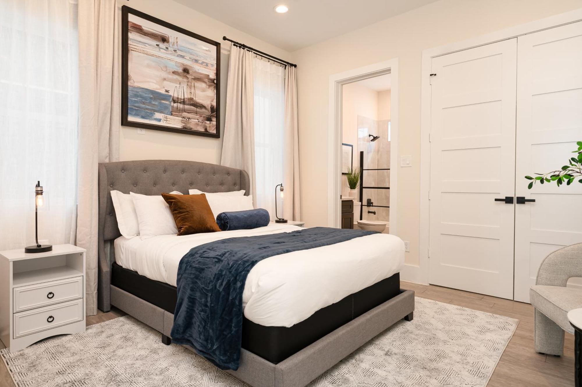 Luxury Finishes Sleeps 10 Spacious Layout Private Rooftop & Bbq & Mini Gym - Close To Everything Holiday home