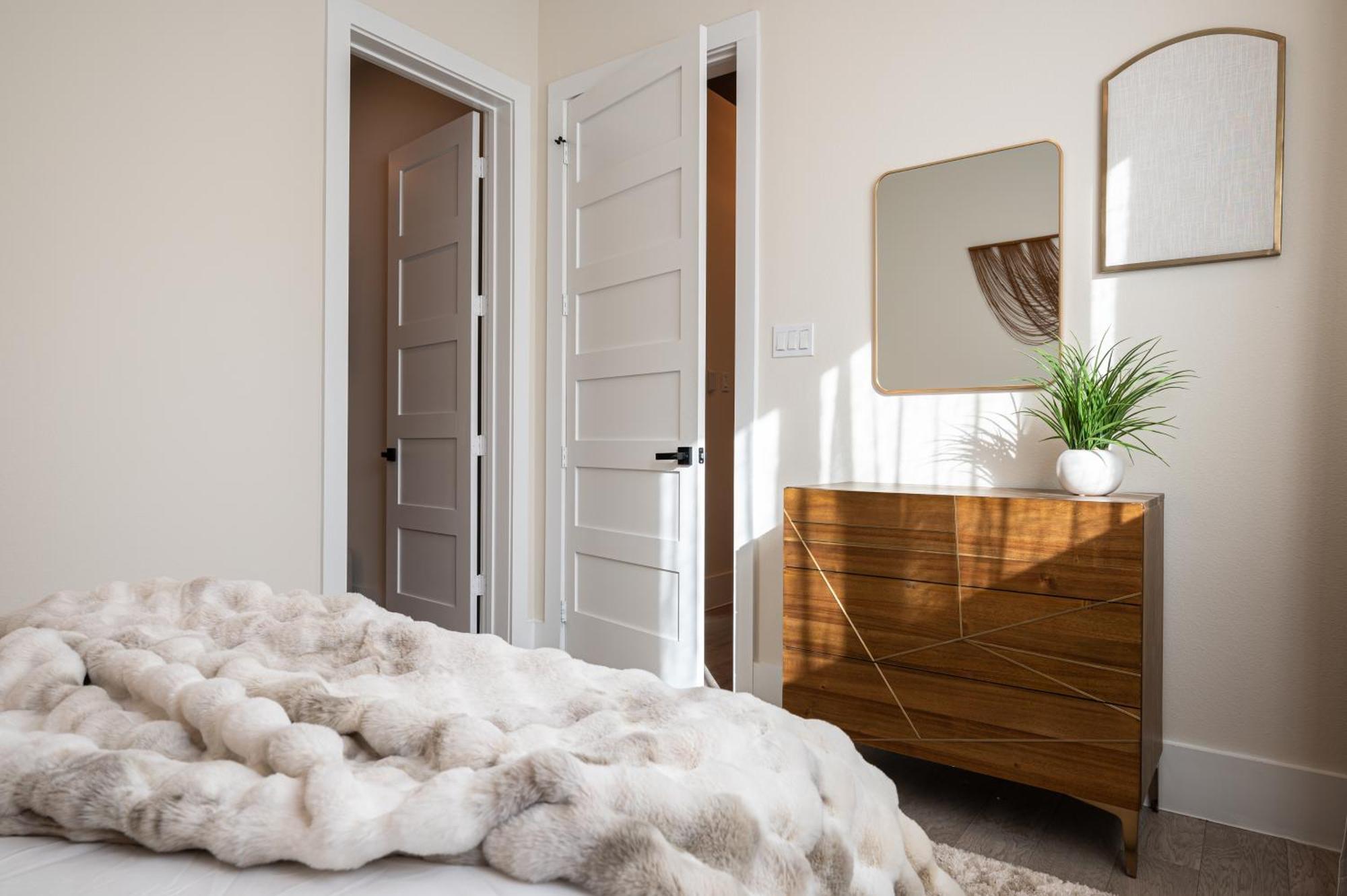 Luxury Finishes Sleeps 10 Spacious Layout Private Rooftop & Bbq & Mini Gym - Close To Everything Holiday home *
