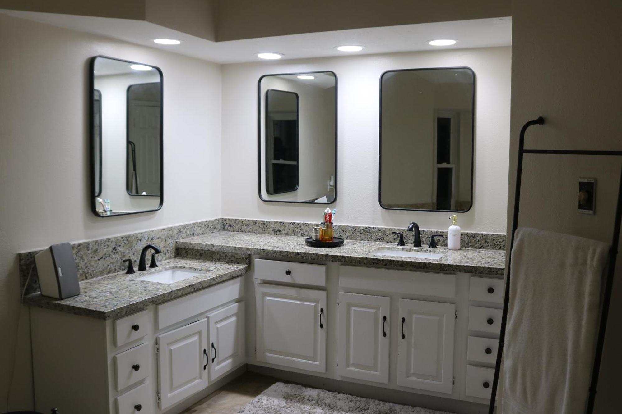 Woodbridge Bungalow - Private Villa Near Iah - Pool