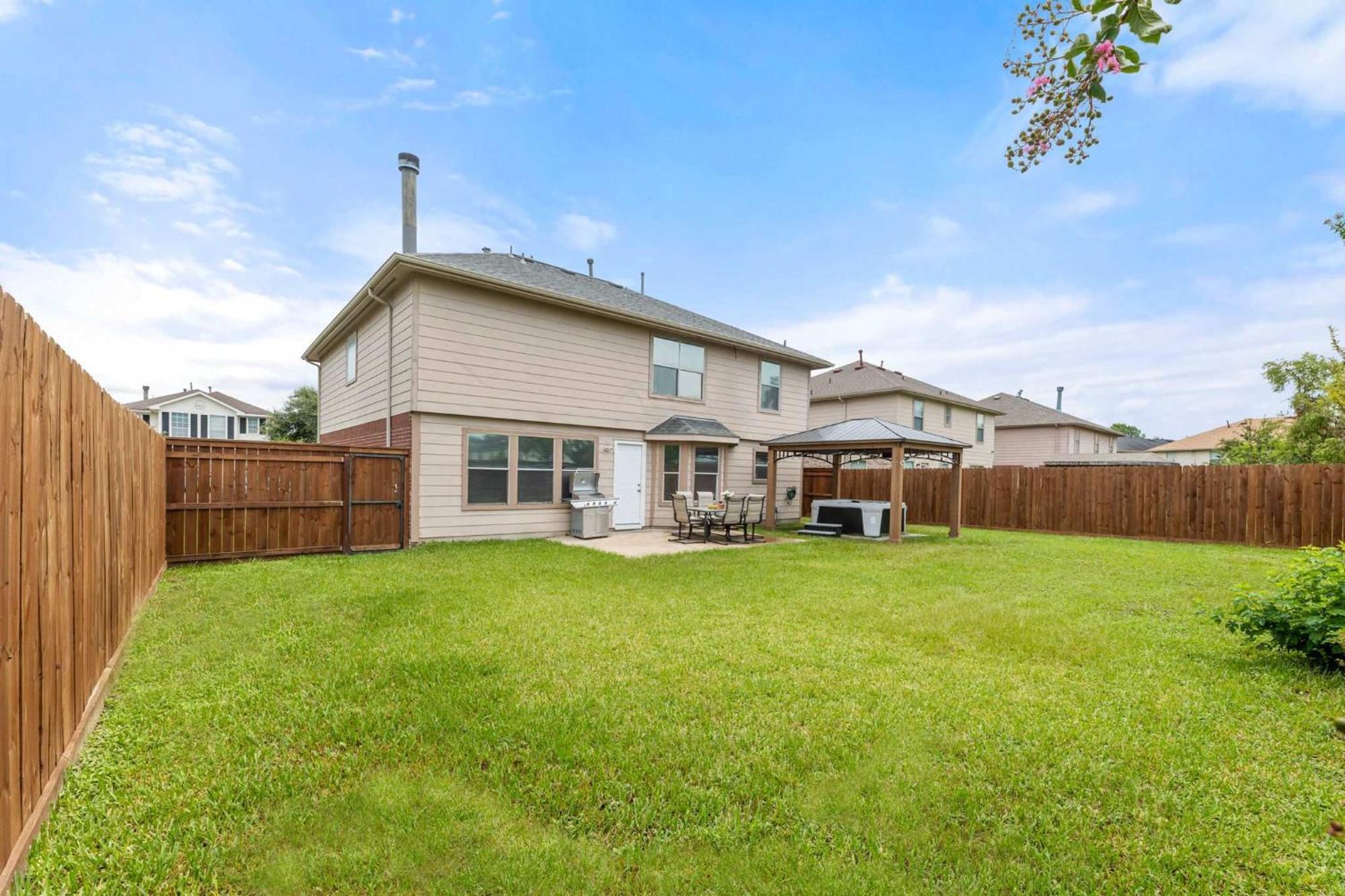 Brand New 4br 2ba With Hot Tub Holiday home *