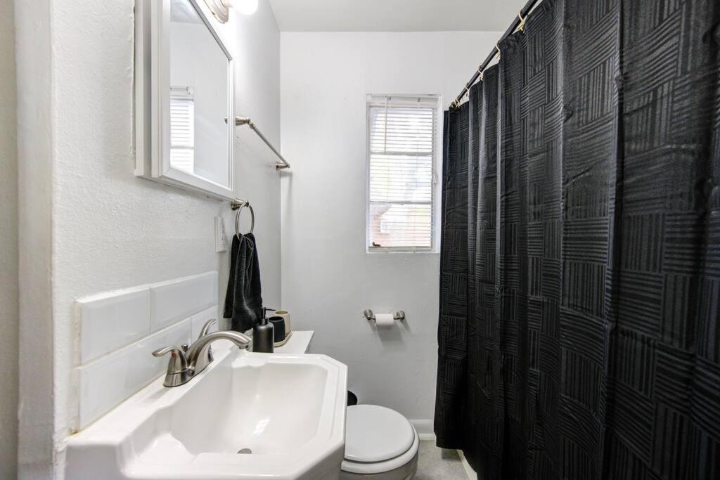 1 Bedroom Getaway In Apartment Houston