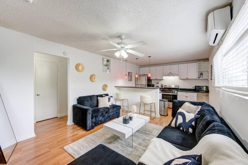 1 Bedroom Getaway In Apartment Houston