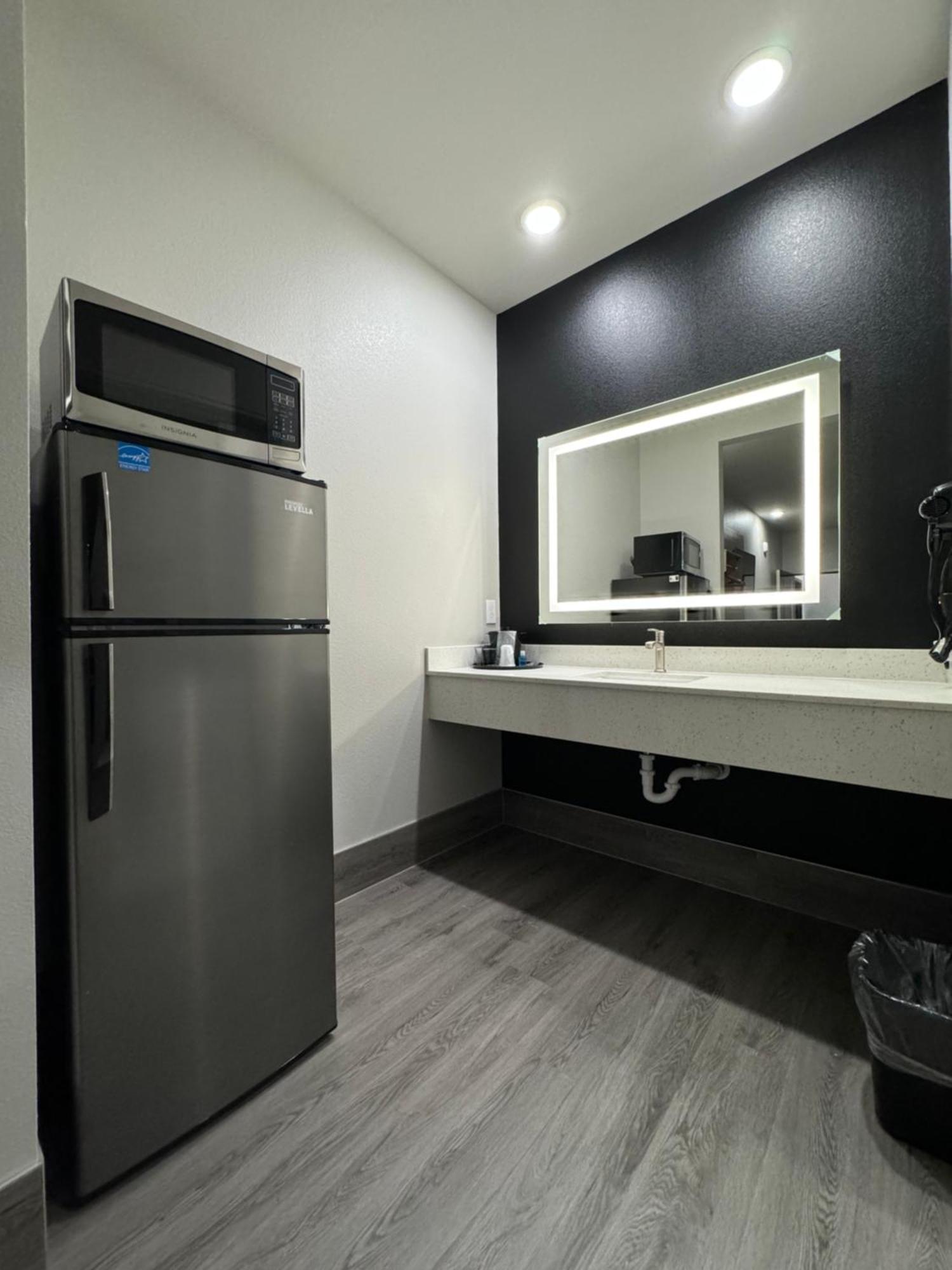 Crystal Gessner- Near Sam Houston Racepark Hotel *