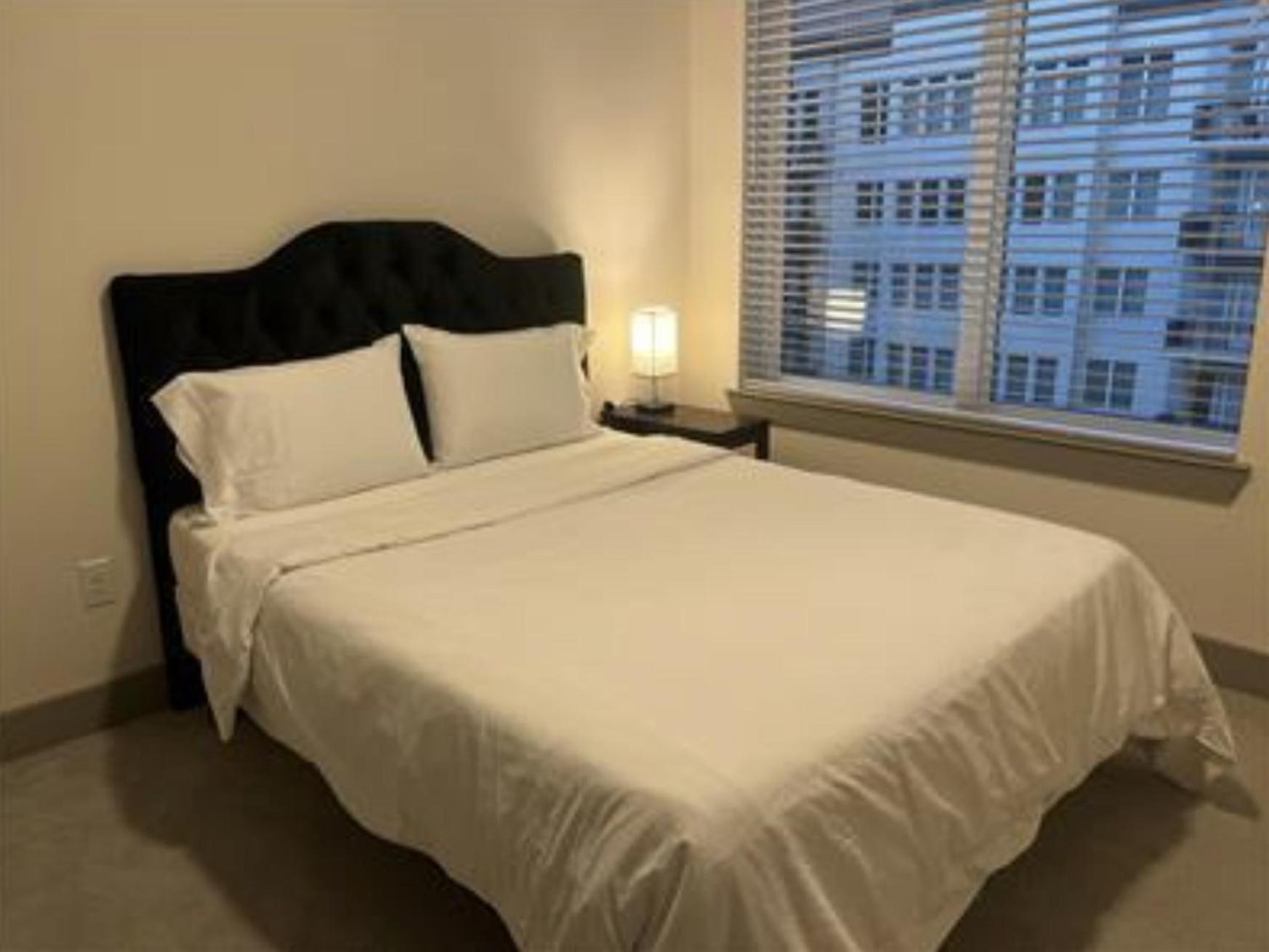 Apartment Resort-style Near The Galleria