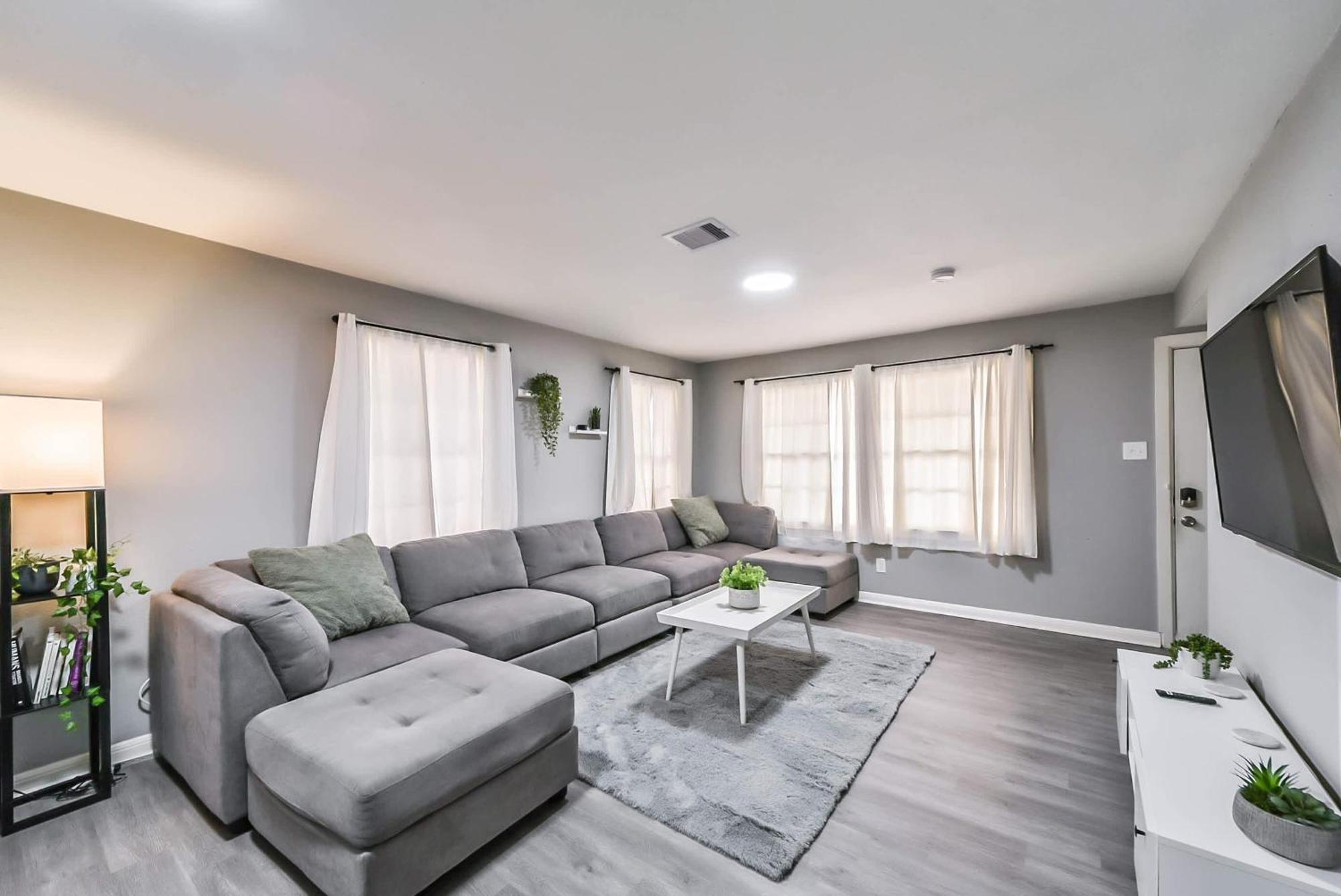 Comfy 5br With Hot Tub, 10min From Ngr Stadium Holiday home