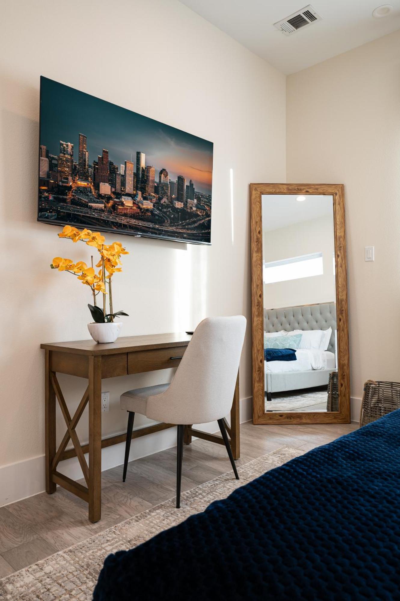 Luxury Finishes Sleeps 10 Spacious Layout Private Rooftop & Bbq & Mini Gym - Close To Everything