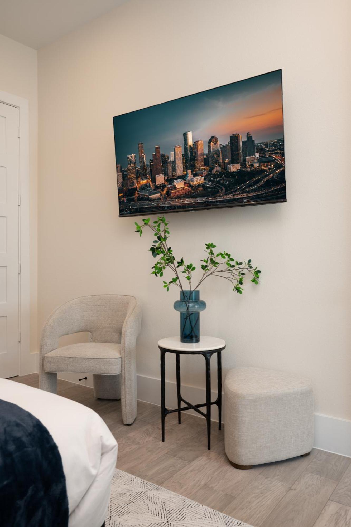 Luxury Finishes Sleeps 10 Spacious Layout Private Rooftop & Bbq & Mini Gym - Close To Everything Holiday home
