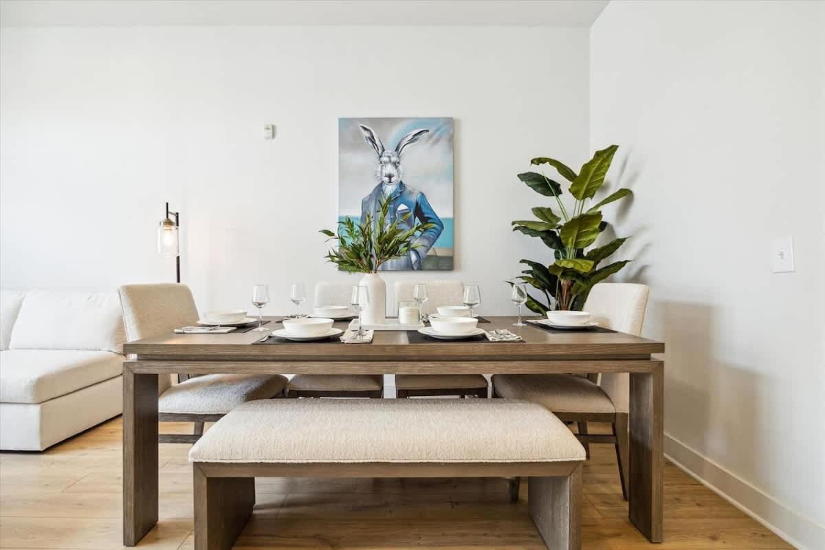 Two-bedroom Gorgeous Decor Amenities