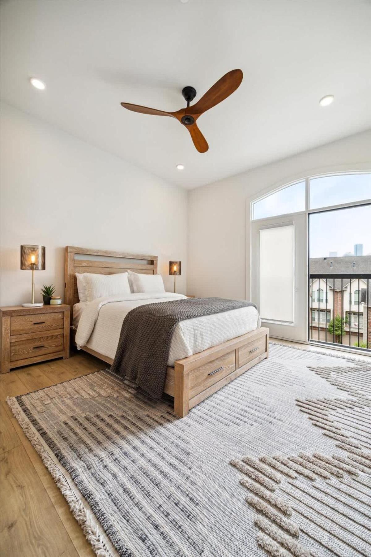 Two-bedroom Gorgeous Decor Amenities Apartment Houston