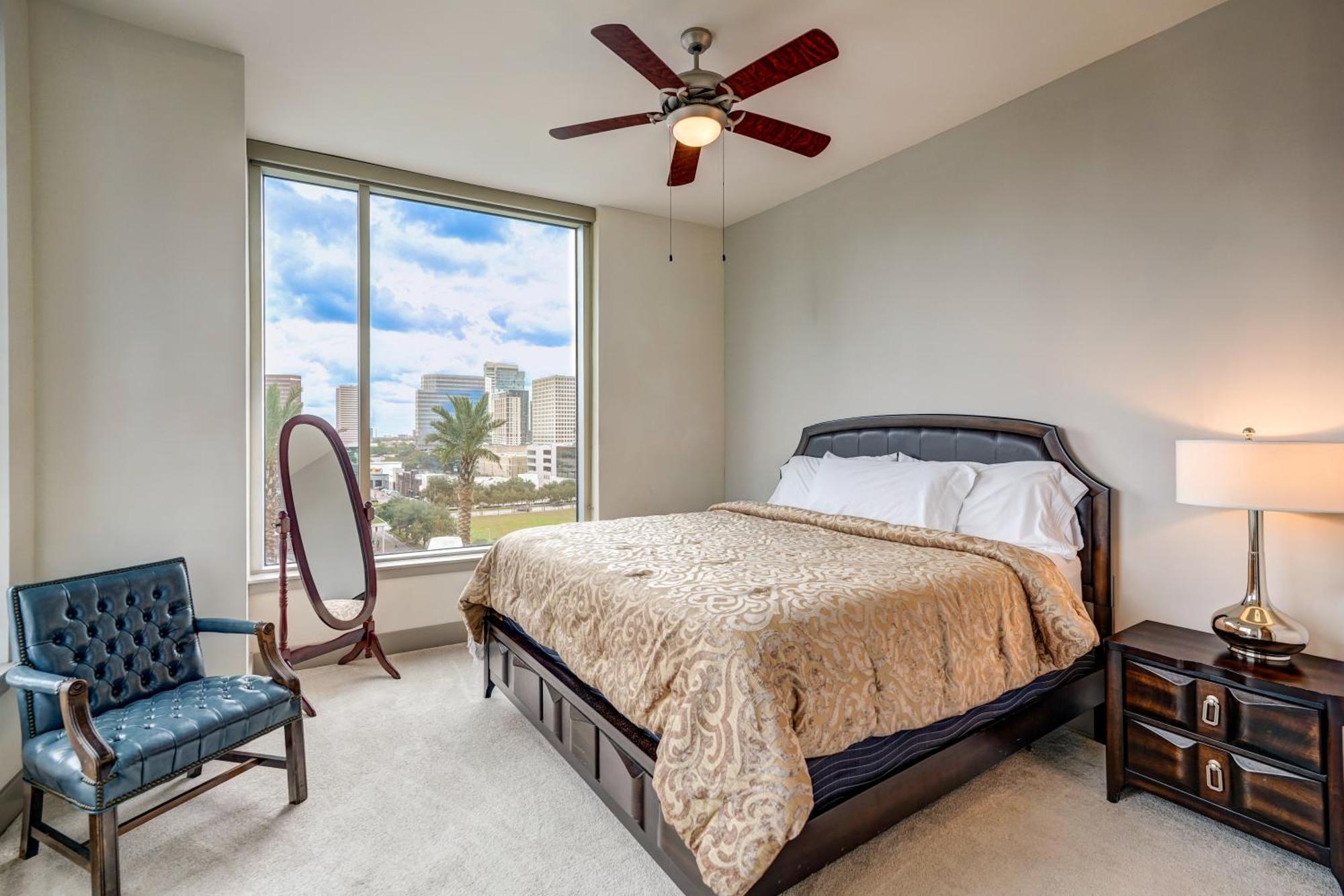 Hanover Post Oak Apartment *