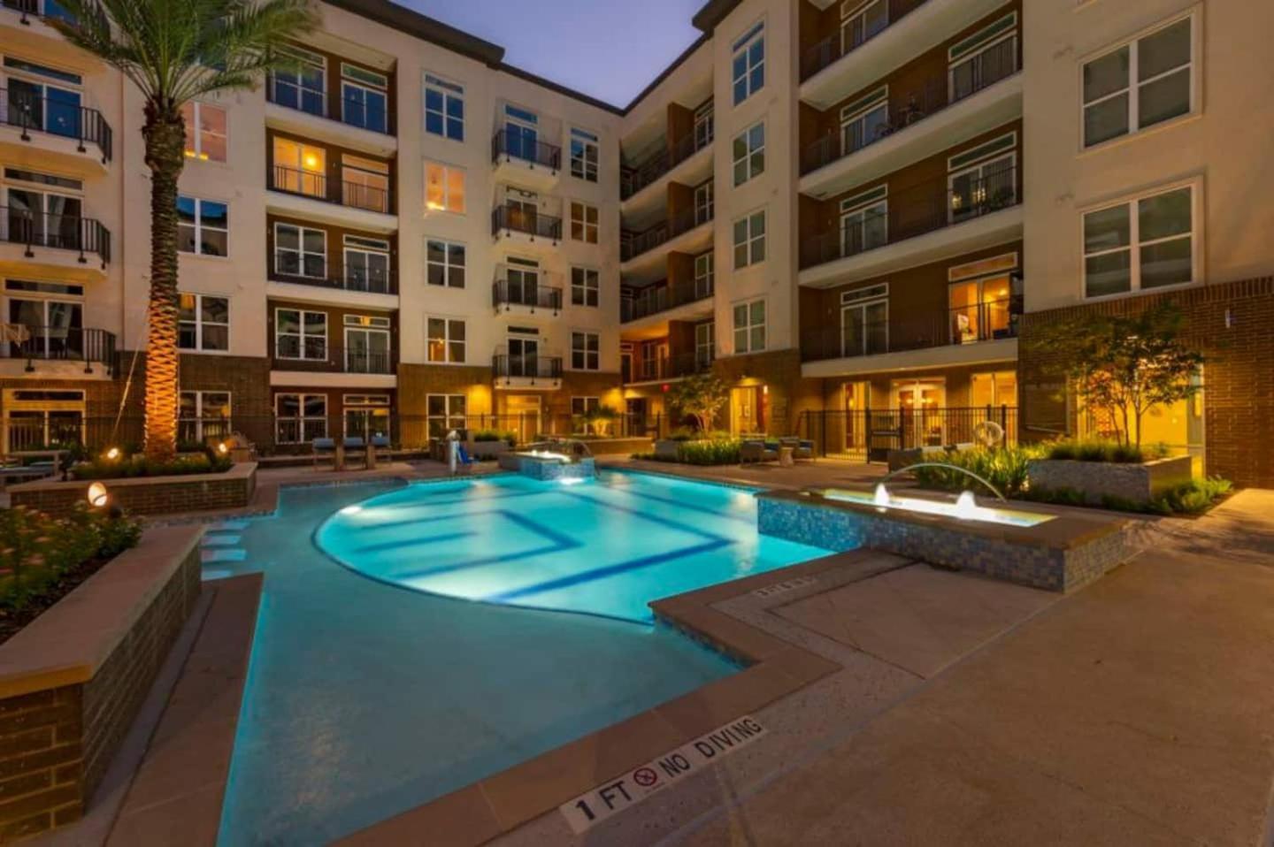 Downtown Free Parking - Pool - Gym - Fully Kitchen Apartment Houston