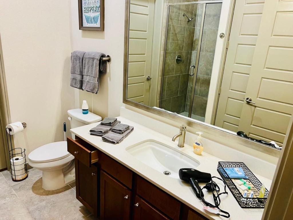 Downtown Free Parking - Pool - Gym - Fully Kitchen