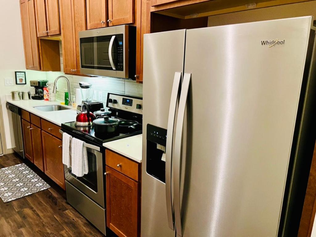 Downtown Free Parking - Pool - Gym - Fully Kitchen * Houston