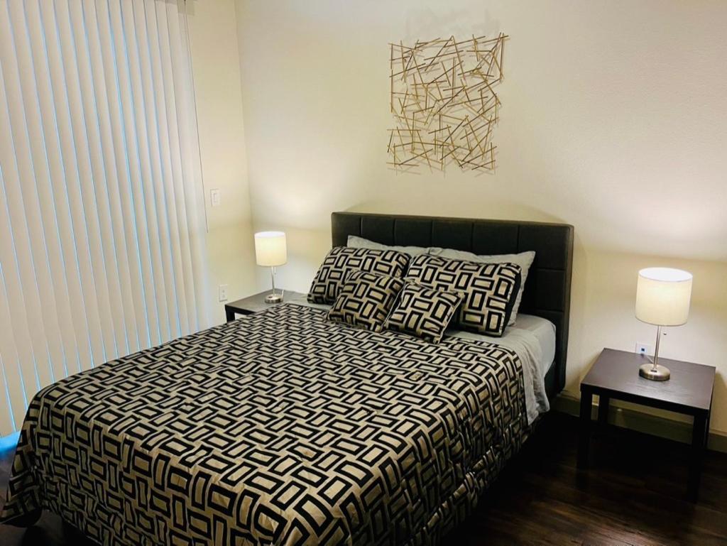 Downtown Free Parking - Pool - Gym - Fully Kitchen