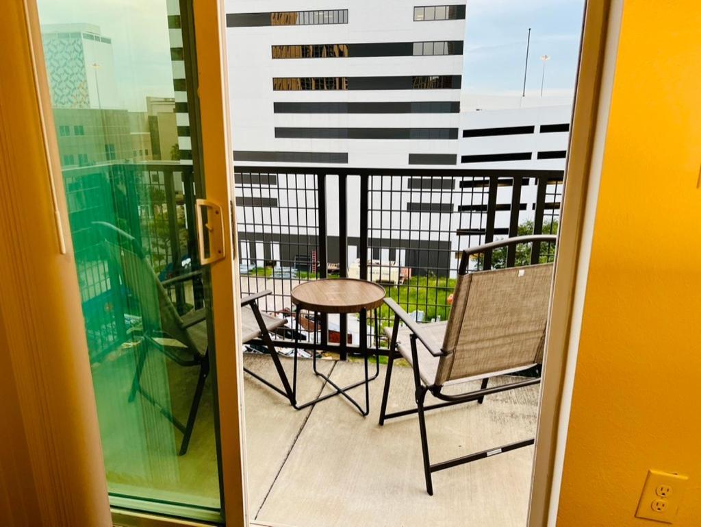 Downtown Free Parking - Pool - Gym - Fully Kitchen Apartment