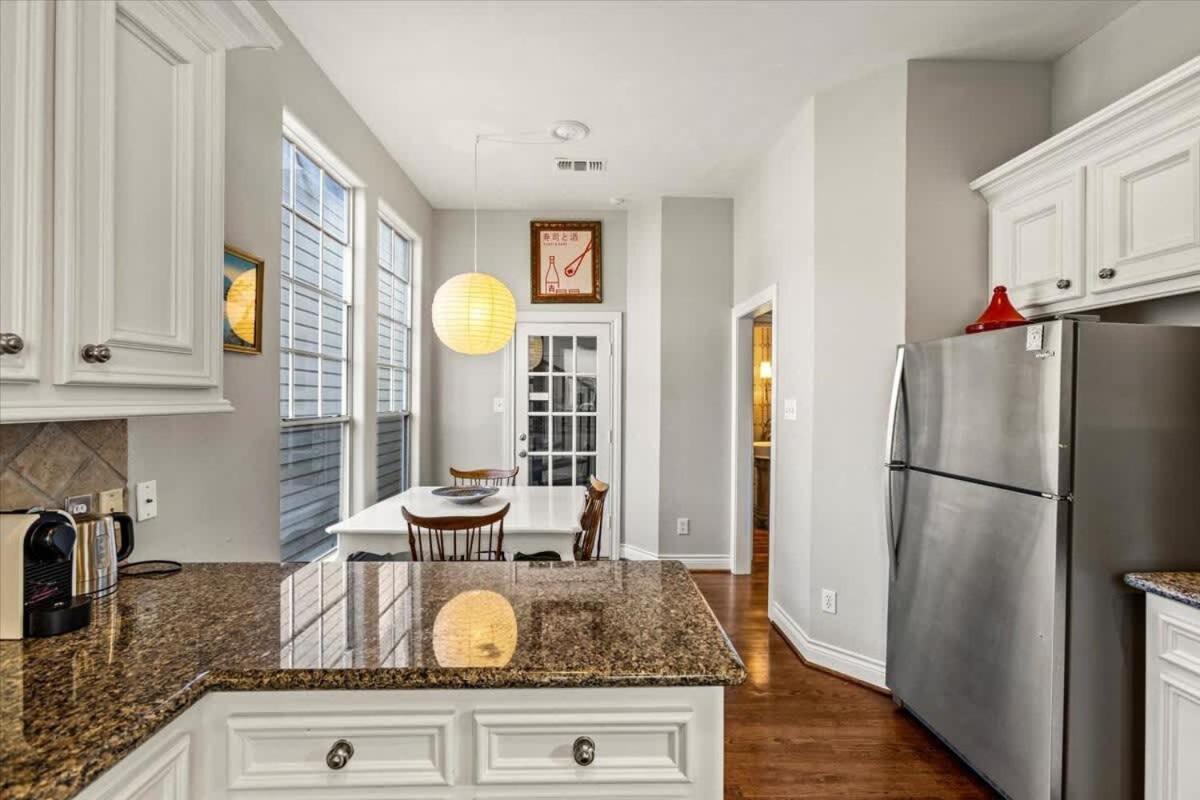 Private 3-story - Near Med Center - Museums Holiday home Houston