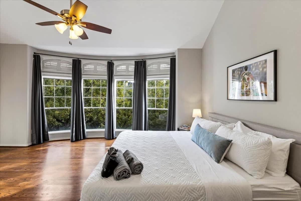 Private 3-story - Near Med Center - Museums Holiday home