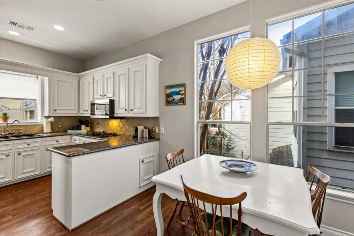 Private 3-story - Near Med Center - Museums Holiday home *