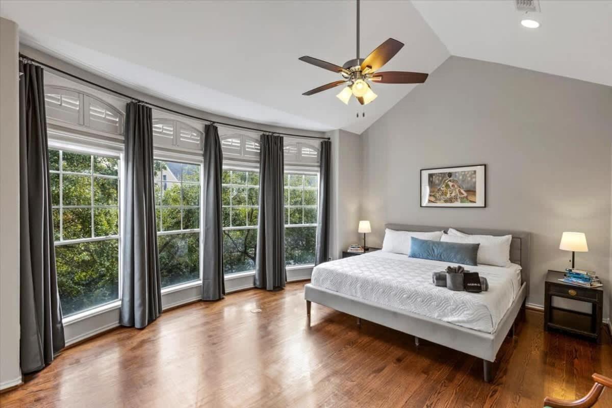 Private 3-story - Near Med Center - Museums Holiday home Houston