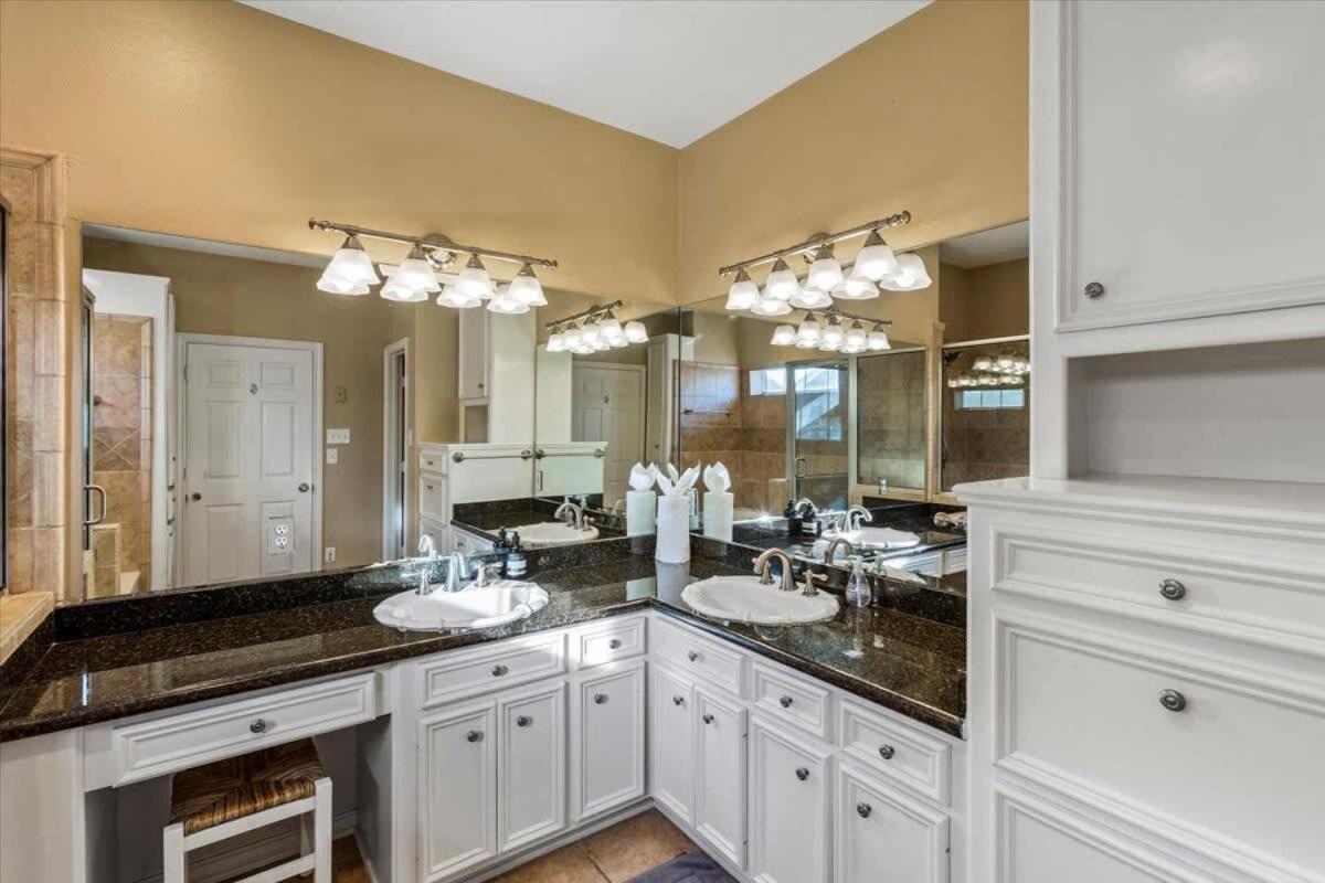 Private 3-story - Near Med Center - Museums Holiday home Houston