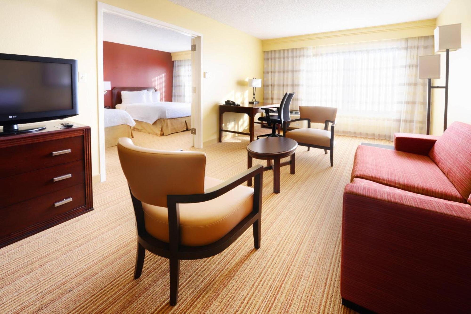 Courtyard By Marriott Hobby Airport Hotel 3*