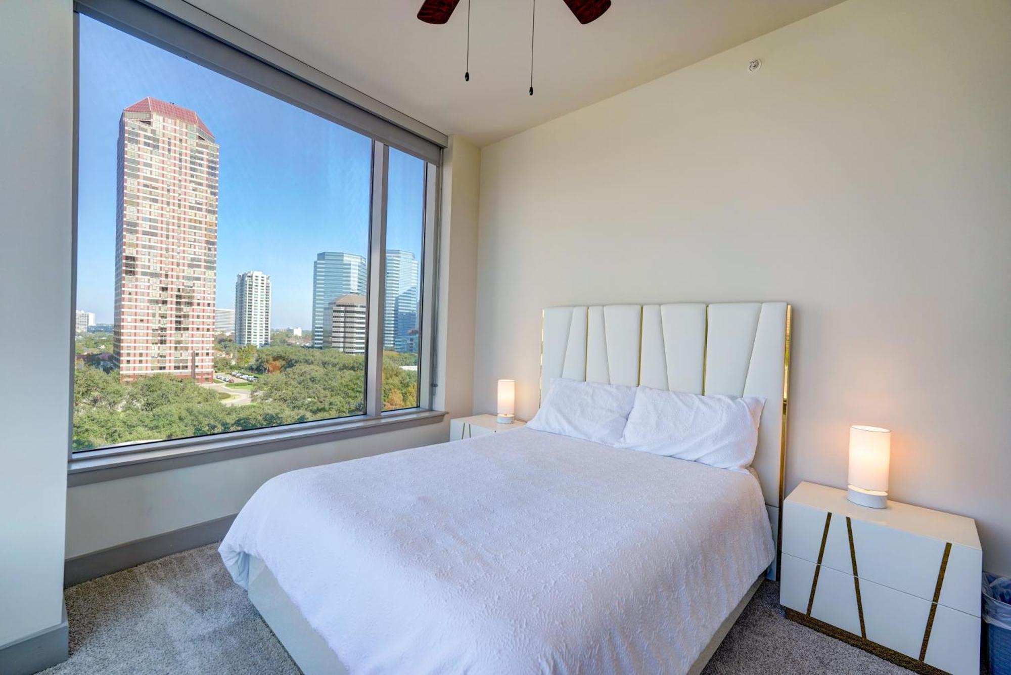 Hanover Post Oak Apartment *