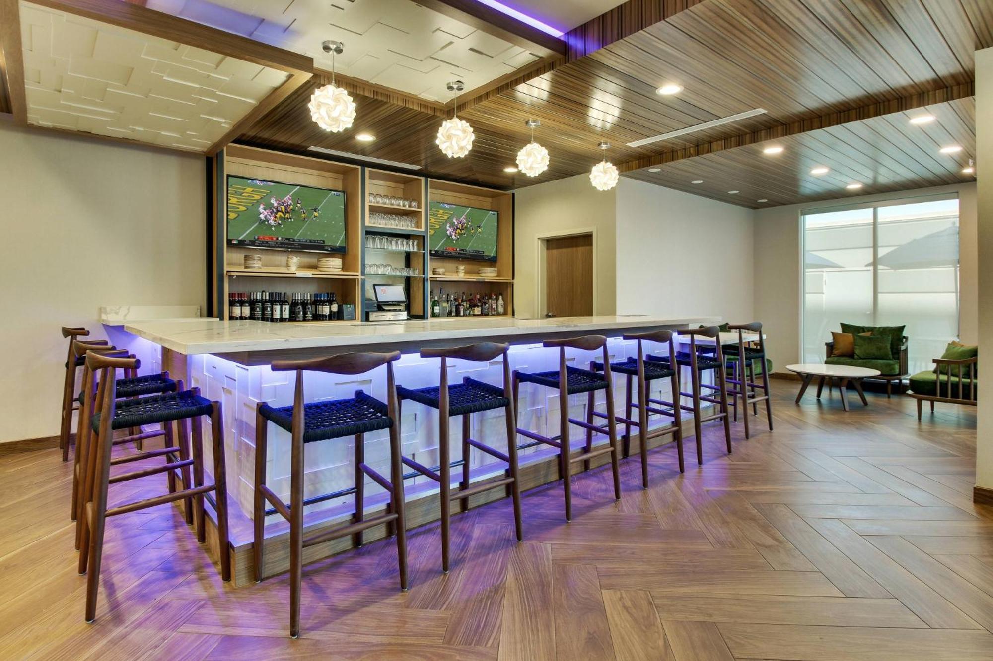 Fairfield And By Marriott Brookhollow 3*