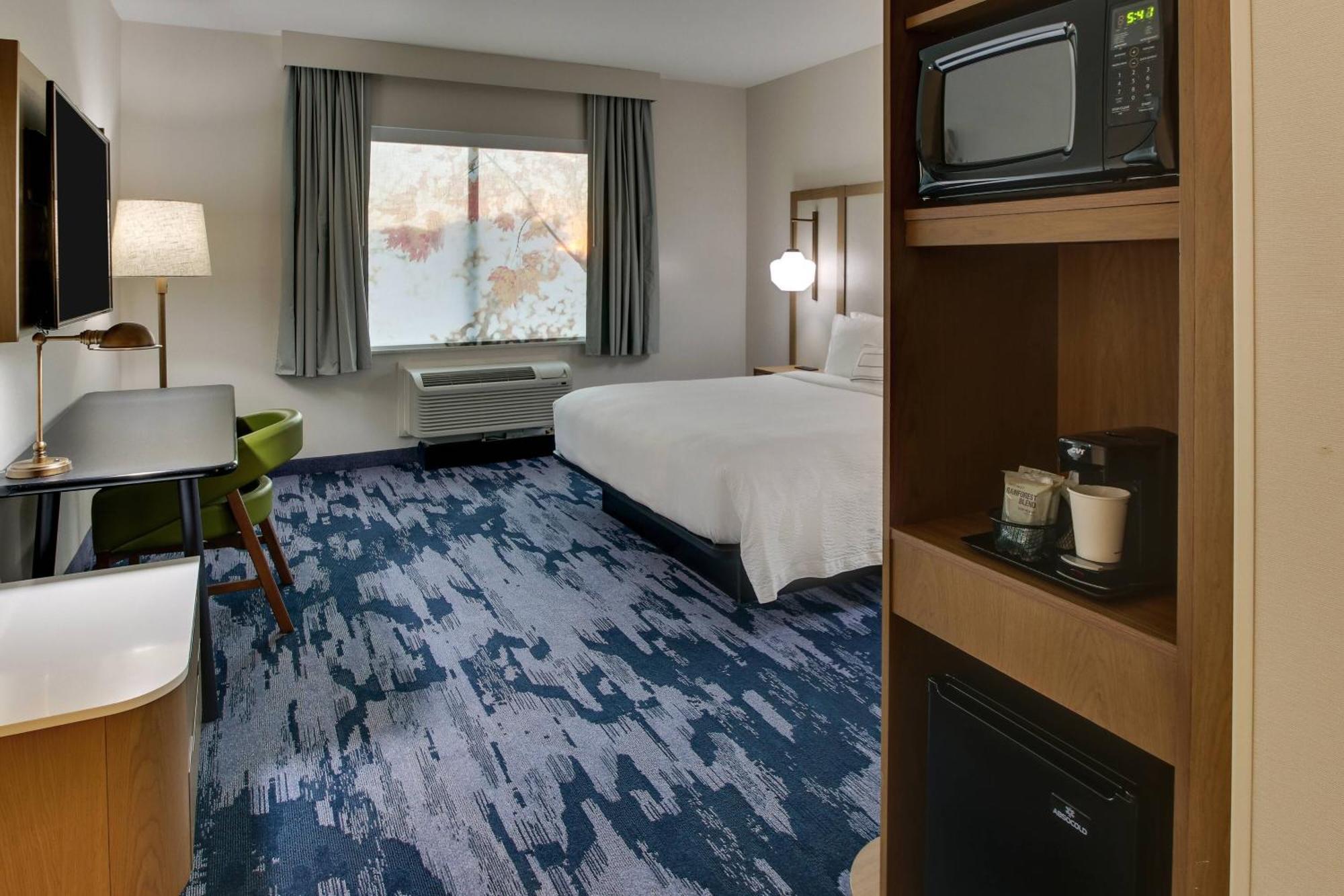 Hotel Fairfield And By Marriott Brookhollow