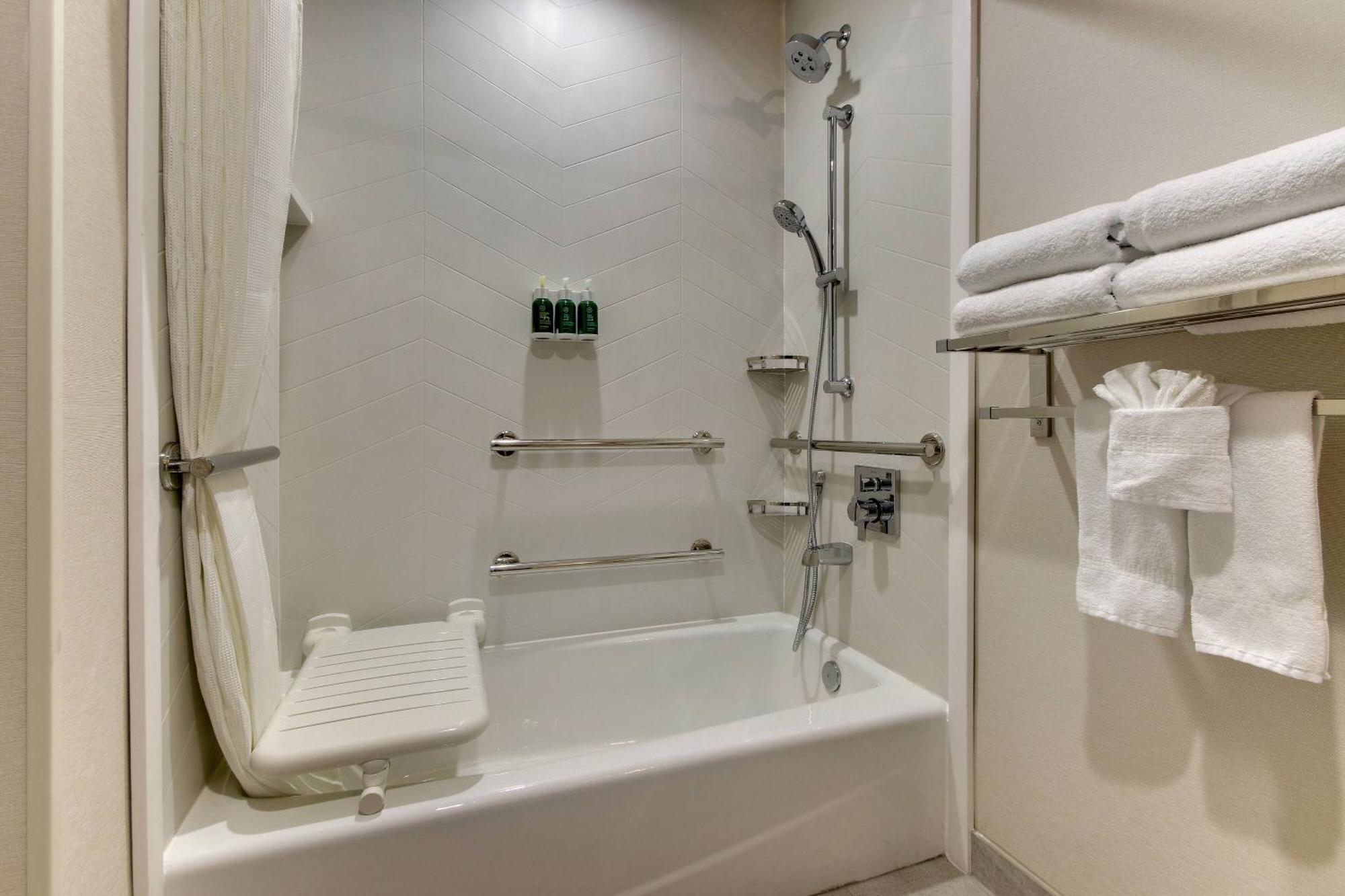 Hotel Fairfield And By Marriott Brookhollow 3*
