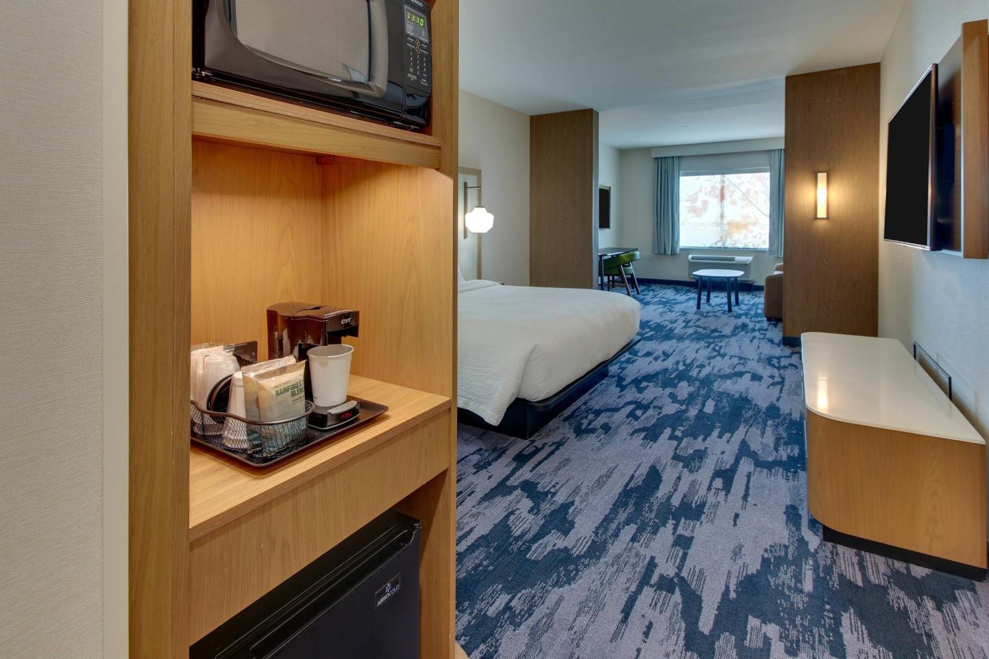 Hotel Fairfield And By Marriott Brookhollow