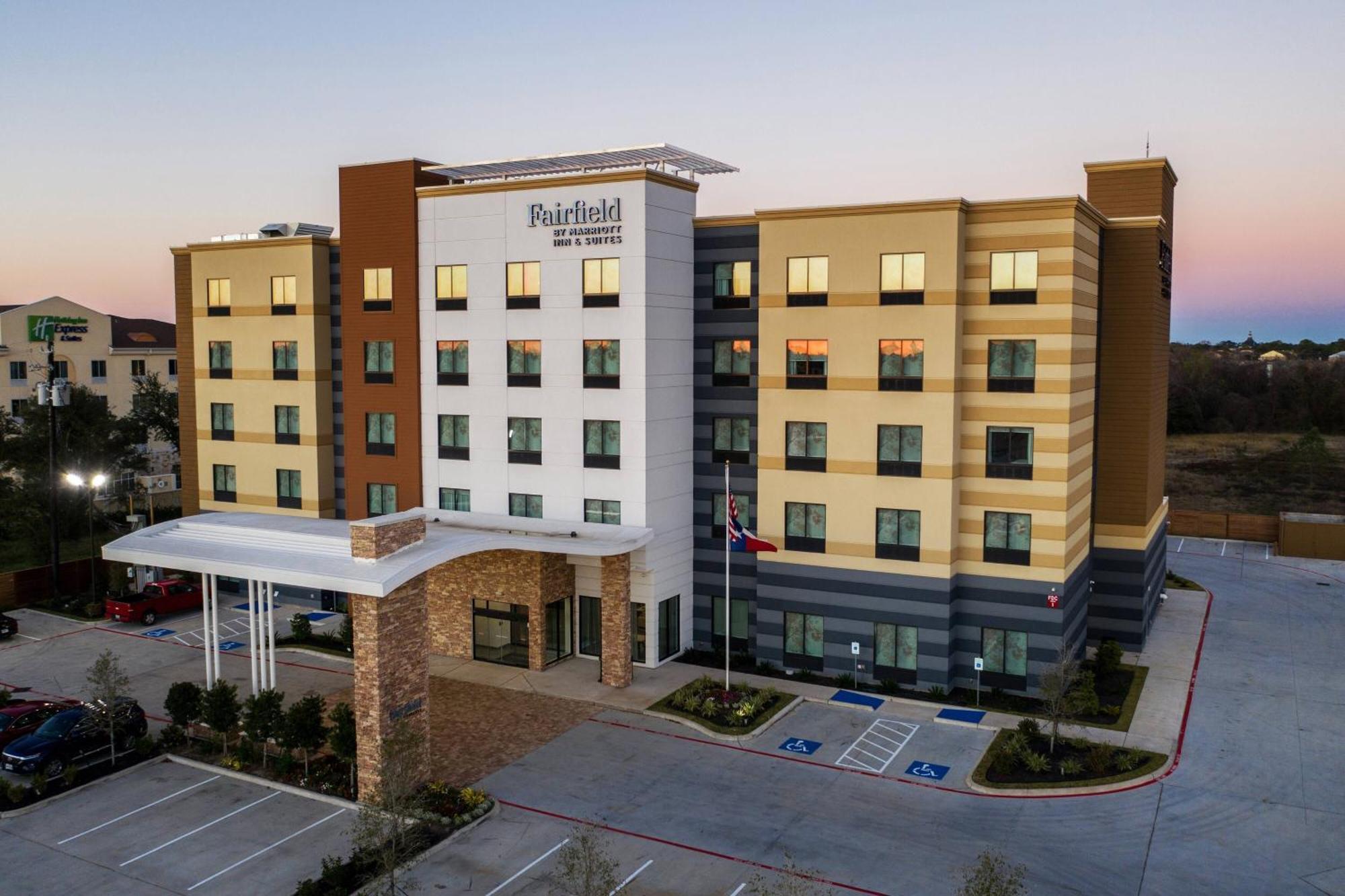 Hotel Fairfield And By Marriott Brookhollow 3*