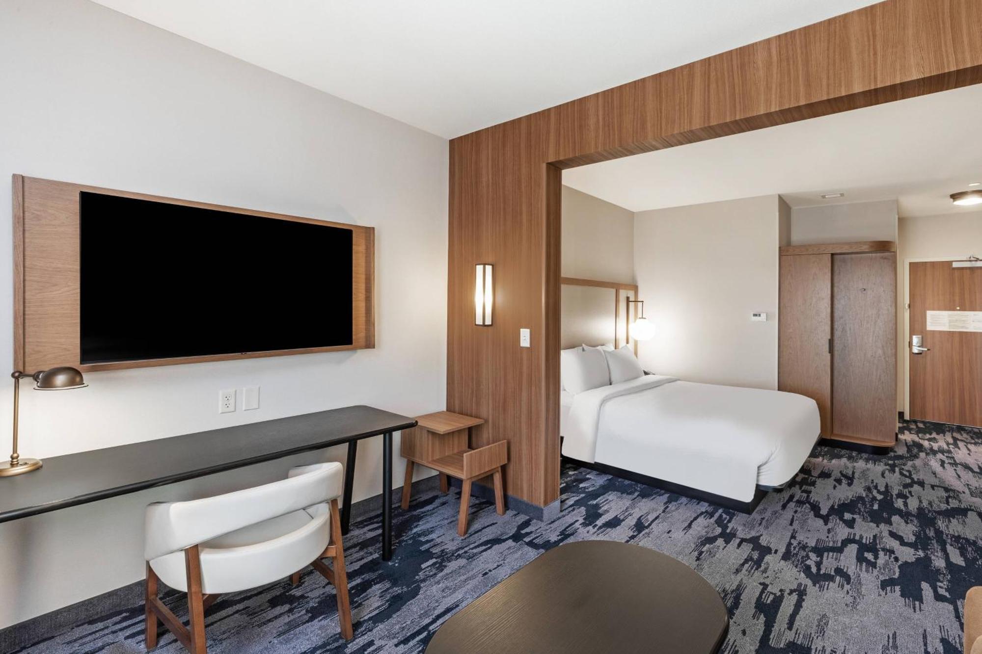 Hotel Fairfield & Memorial Area